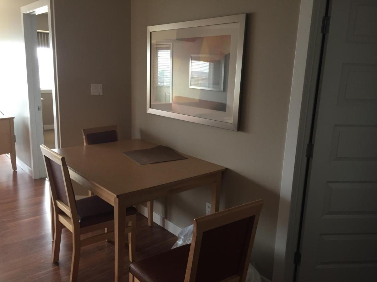Clearwater Residence Hotel Timberlea Fort Mcmurray Buitenkant foto