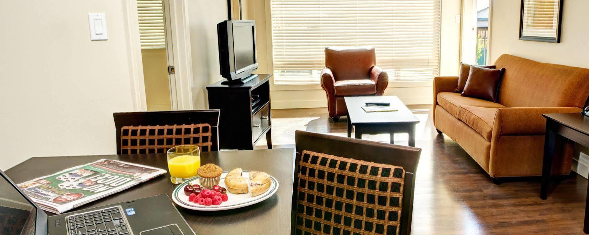 Clearwater Residence Hotel Timberlea Fort Mcmurray Buitenkant foto